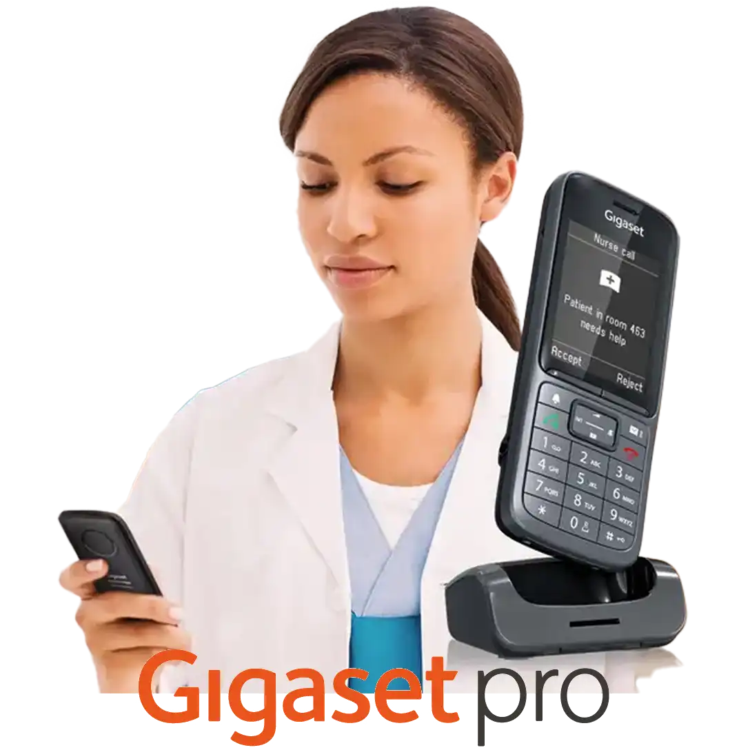 Verpleegoproep op smartphone met alarmapp voor zorgdomotica